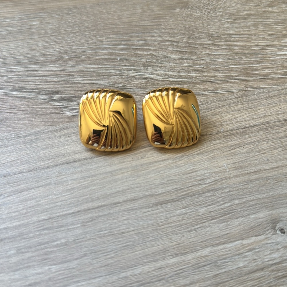 Heaven mayhem gold tabi earrings